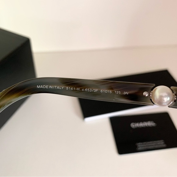 Chanel round tortoise shell Pearl sunglasses main image 8